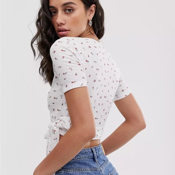 bershka floral print wrap top in white 💐 - Picture 9 of 9